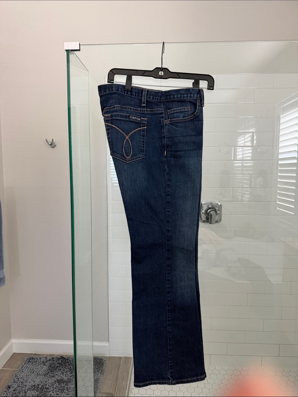 Calvin Klein women’s Bootcut Jeans in Dark Blue Denim - size 14
